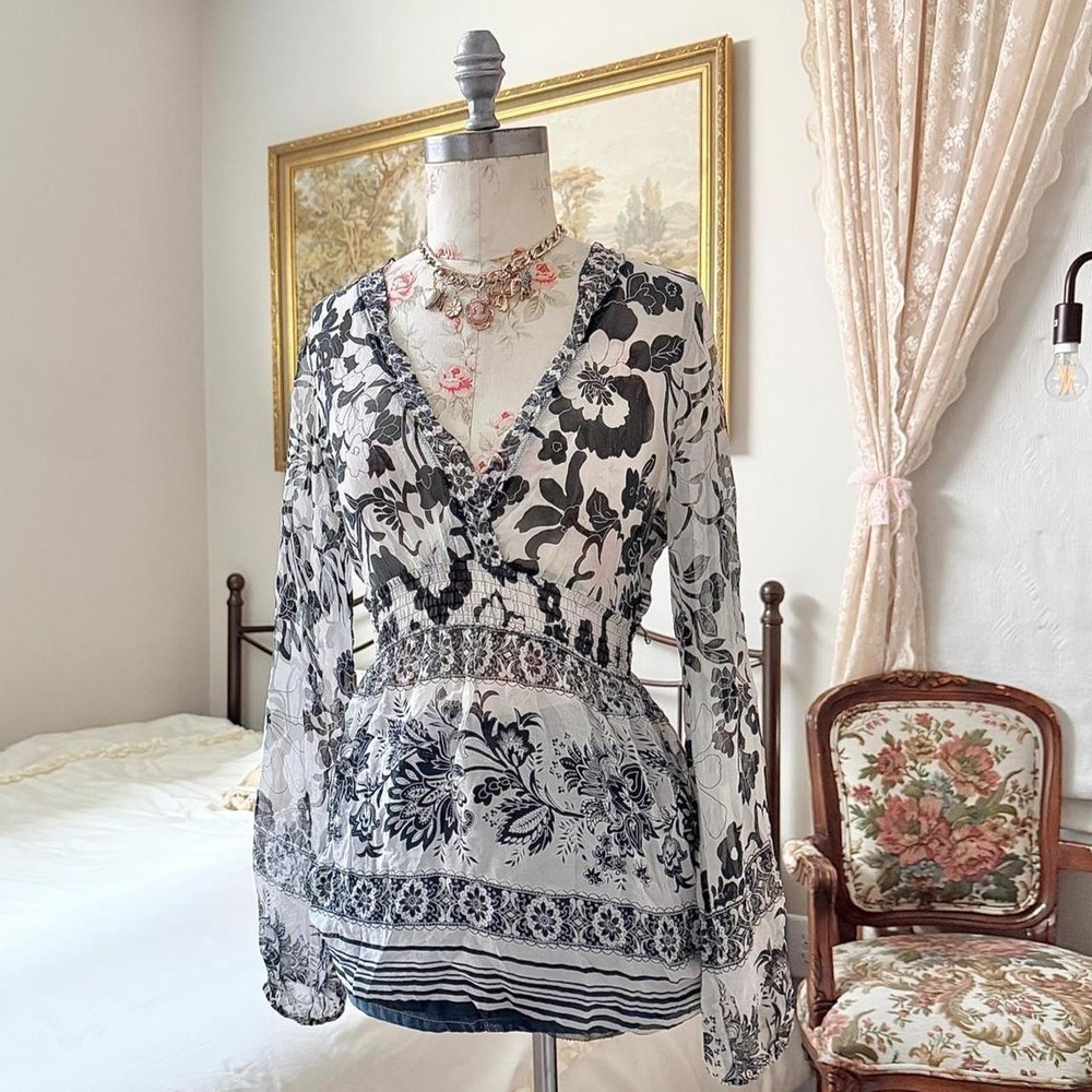 Y2K Karen Kane 100% silk black and ivory floral print peasant top